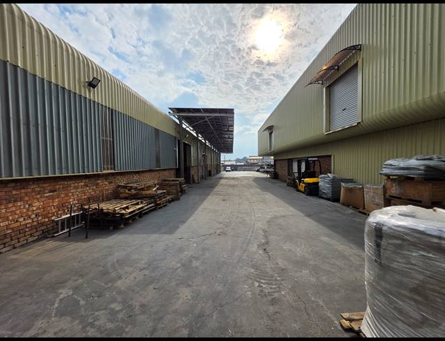 3,600M² FACTORY FOR SALE IN ANDERBOLT